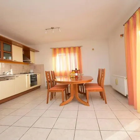 Guest house Meri Okrug Gornji