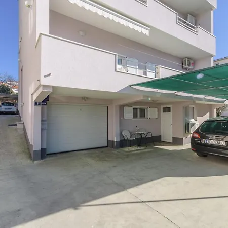 Guest house Meri Okrug Gornji