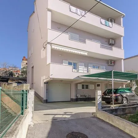 Guest house Meri Okrug Gornji