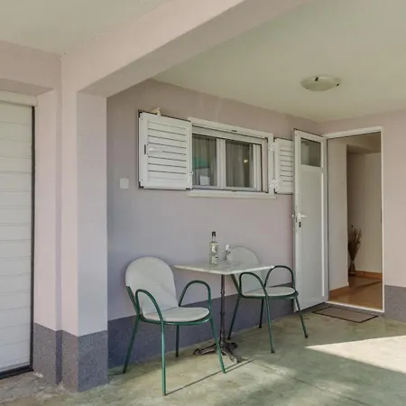 Guest house Meri Okrug Gornji